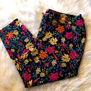 Pretty floral print pants🌿🌺🌿
